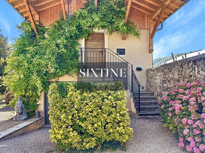 Maison - 3 008 m² - 45 pièces