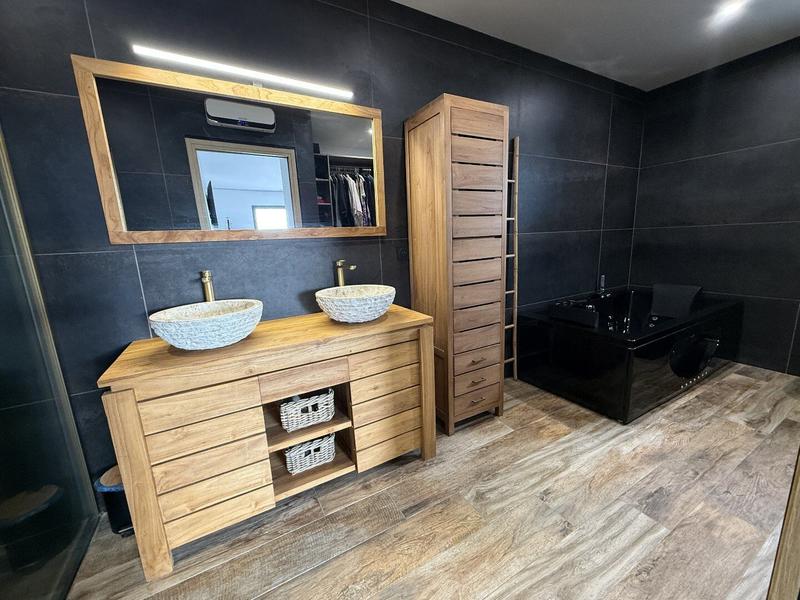 Villa - 293 m² - 8 pièces