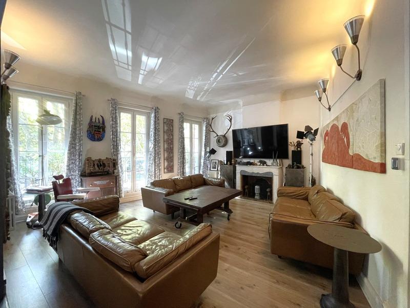 Maison de ville - 251 m² - 7 pièces