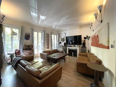 Maison de ville - 251 m² - 7 pièces