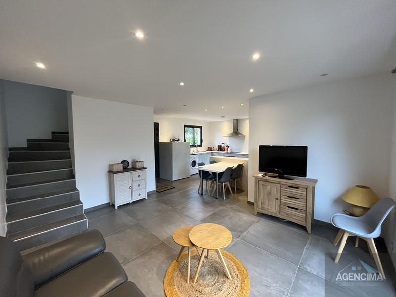 Propriété - 190 m² - 9 pièces