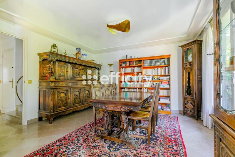 Pavillon - 223 m² - 7 pièces