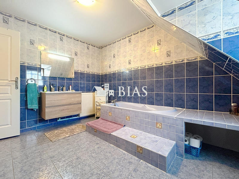 Maison traditionnelle - 107 m² - 5 pièces