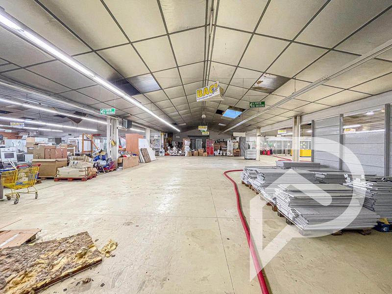 Local commercial - 3 000 m²