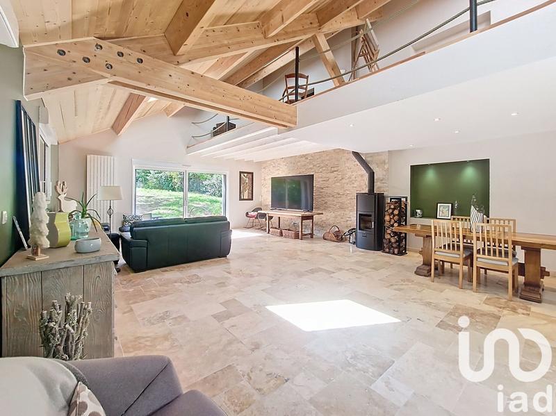 Maison - 232 m² - 8 pièces