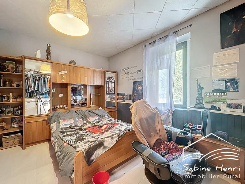 Maison - 235 m² - 10 pièces