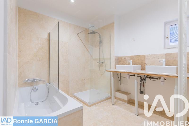 Maison - 210 m² - 8 pièces