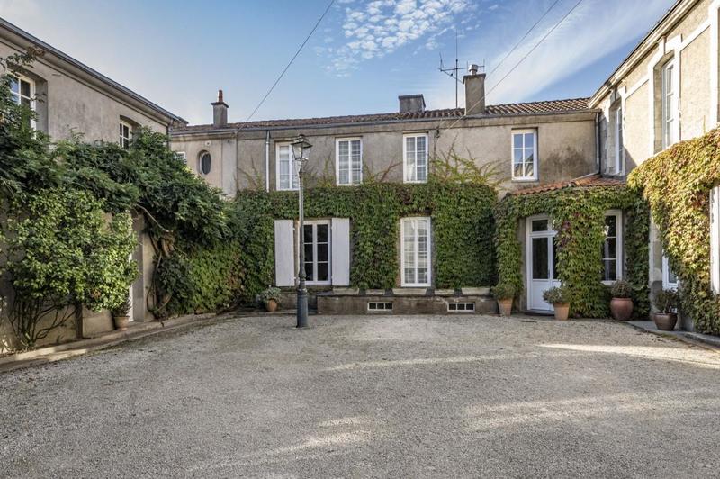 Hôtel particulier - 338 m² - 11 pièces