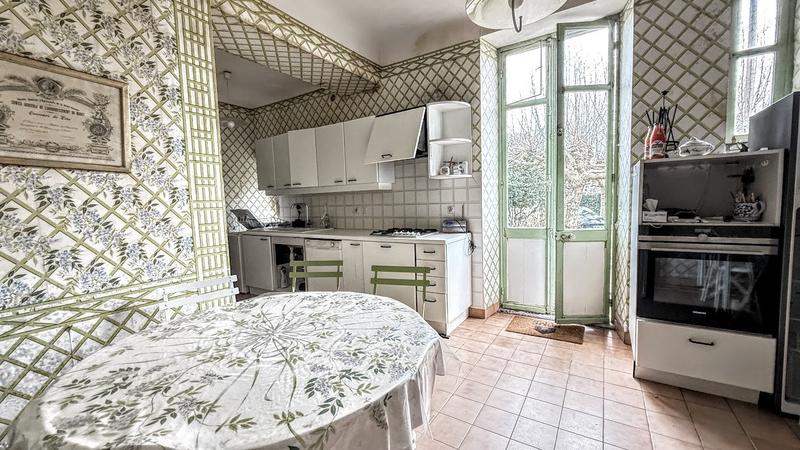 Propriété - 225 m² - 8 pièces