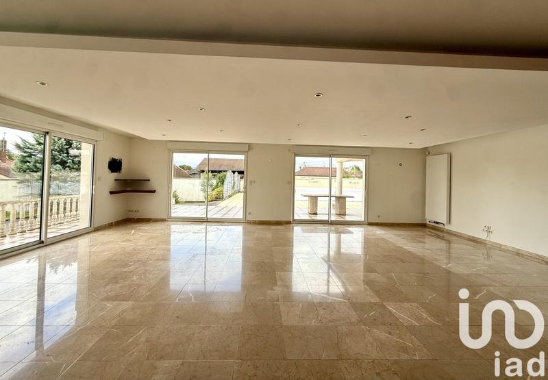 Maison - 414 m² - 8 pièces