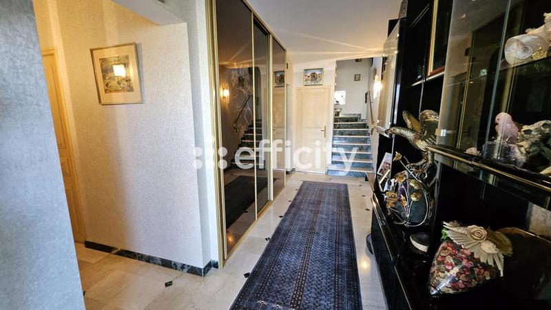 Maison - 166 m² - 7 pièces