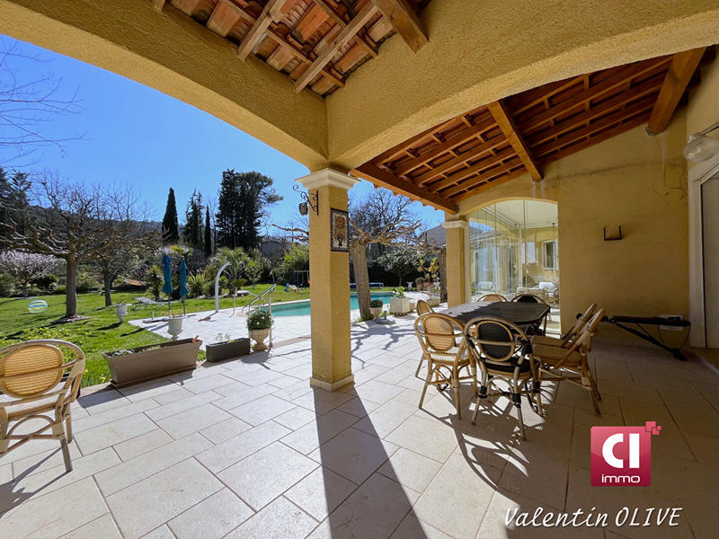 Maison - 222 m² - 7 pièces