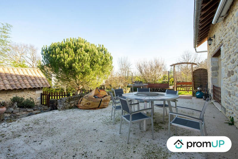 Maison - 400 m² - 12 pièces