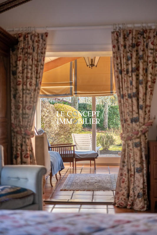 Maison - 300 m² - 10 pièces