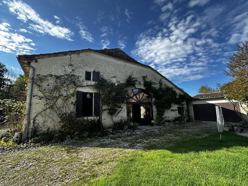 Maison traditionnelle - 302 m² - 7 pièces