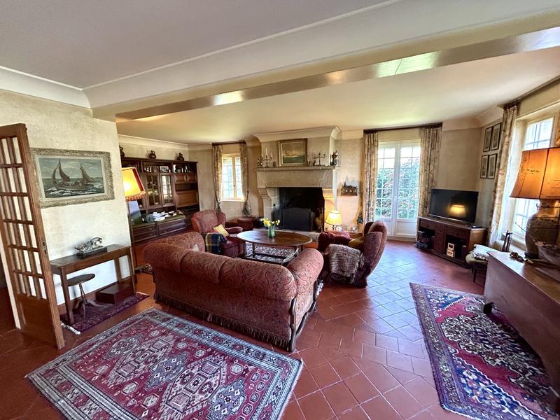 Maison - 227 m² - 7 pièces