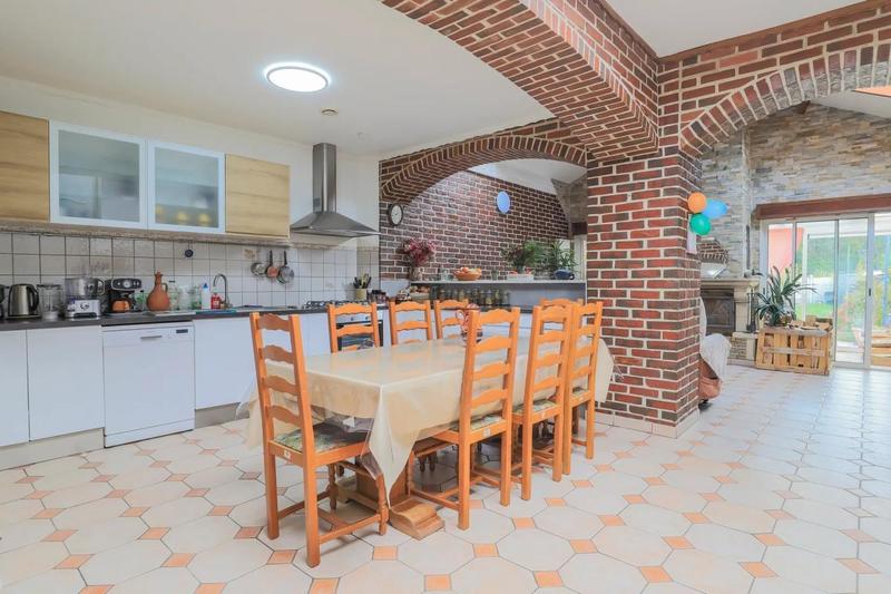 Maison - 174 m² - 8 pièces