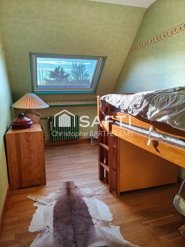 Maison - 220 m² - 8 pièces