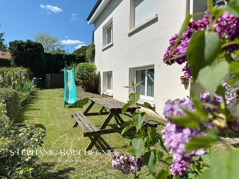 Maison - 223 m² - 10 pièces