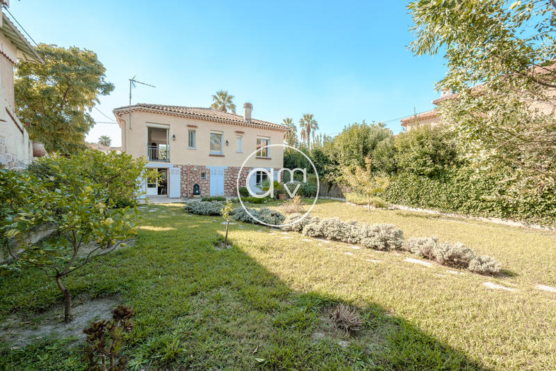 Villa - 170 m² - 6 pièces