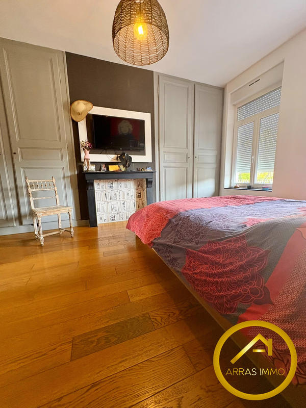 Maison - 260 m² - 8 pièces