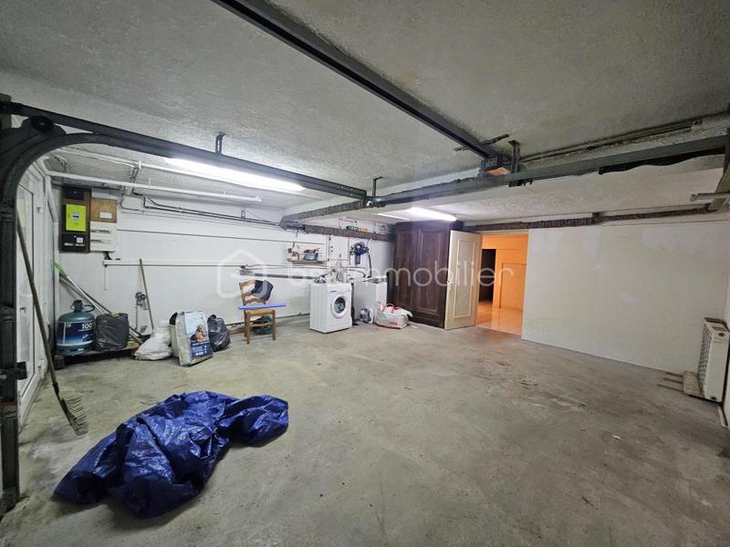 Maison traditionnelle - 184 m² - 6 pièces