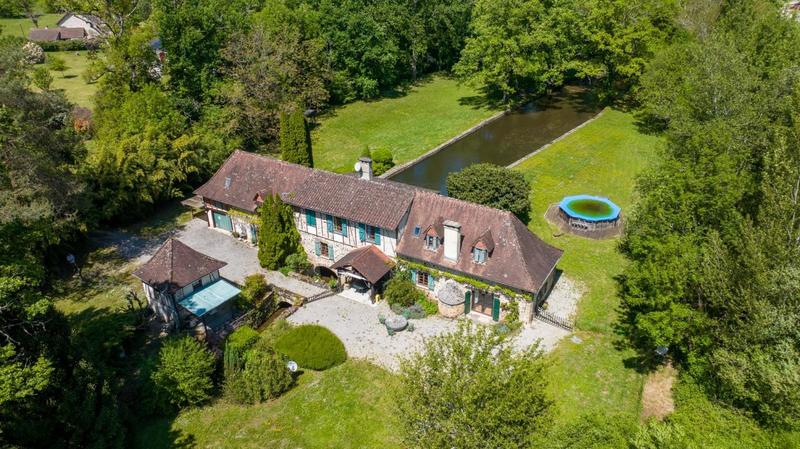 Moulin - 272 m² - 12 pièces