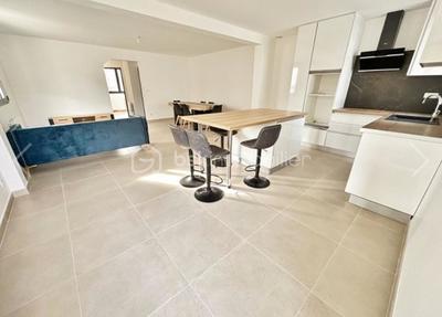 Maison - 101 m² - 5 pièces