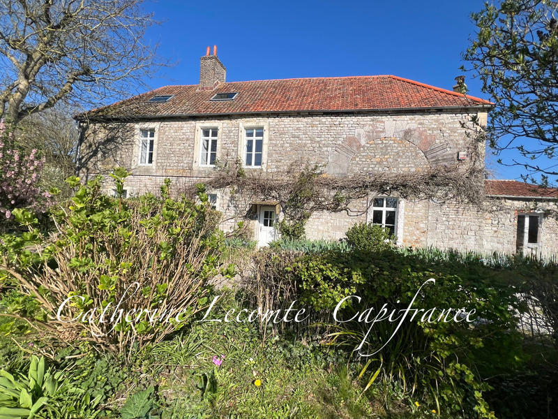 Maison - 285 m² - 10 pièces