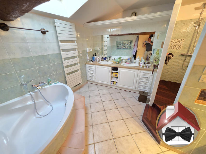 Appartement - 243 m² - 6 pièces