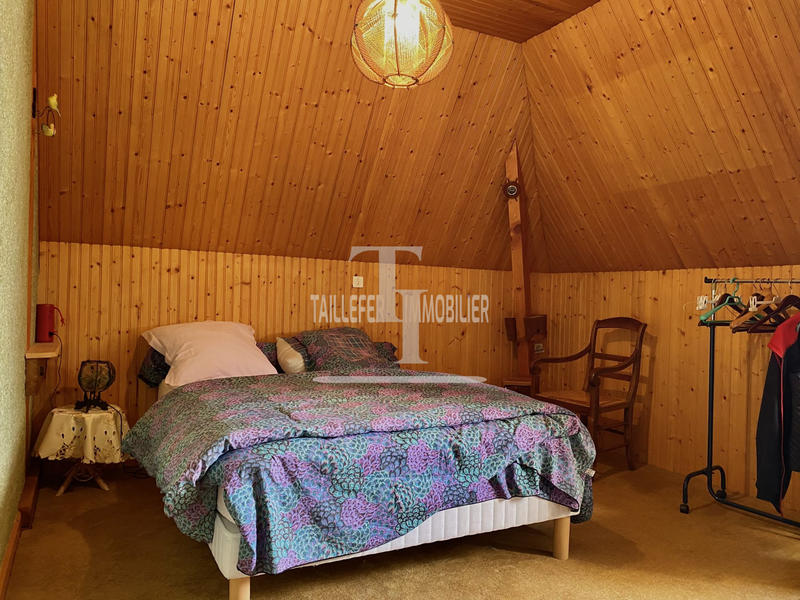 Maison traditionnelle - 300 m² - 9 pièces