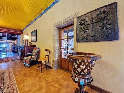 Maison - 331 m² - 12 pièces