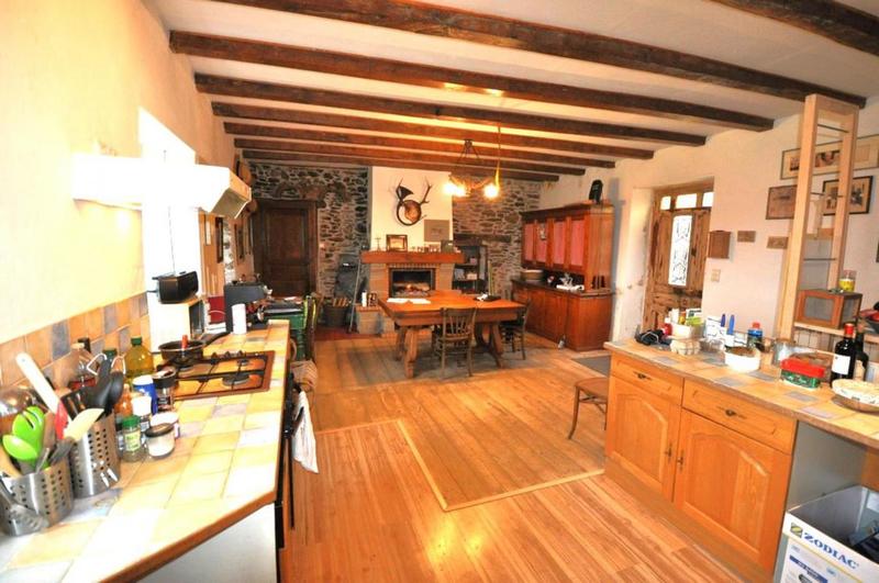 Corps de ferme - 700 m² - 8 pièces