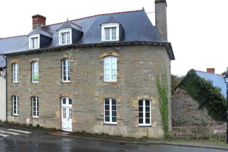 Maison - 225 m² - 8 pièces