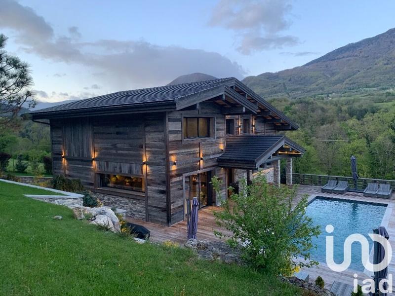 Châlet - 219 m² - 7 pièces