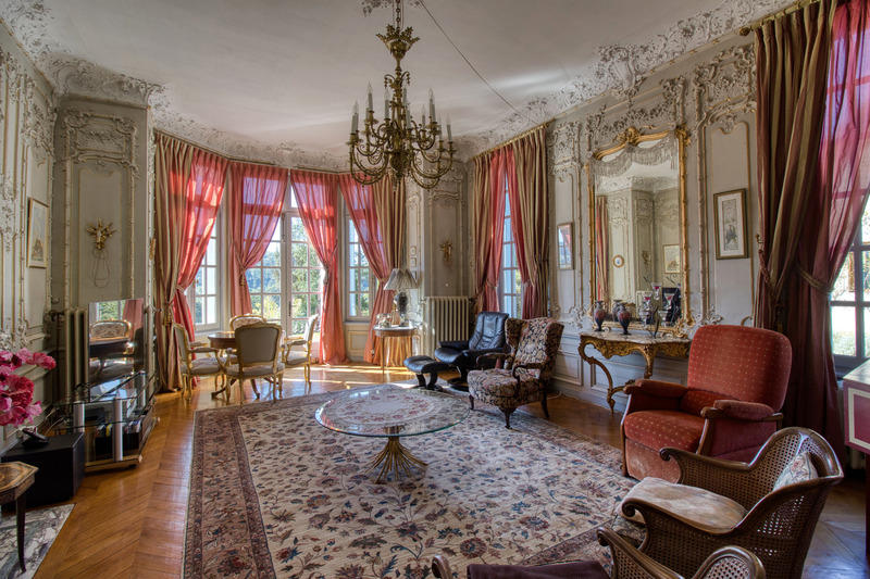 Château - 660 m² - 12 pièces