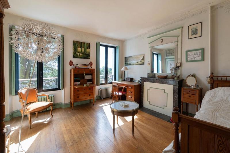 Demeure - 276 m² - 11 pièces