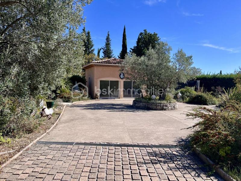 Maison traditionnelle - 187 m² - 7 pièces