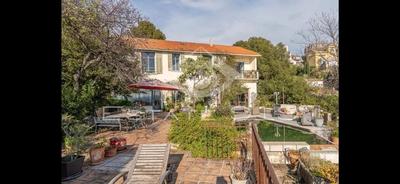 Maison - 182 m² - 7 pièces