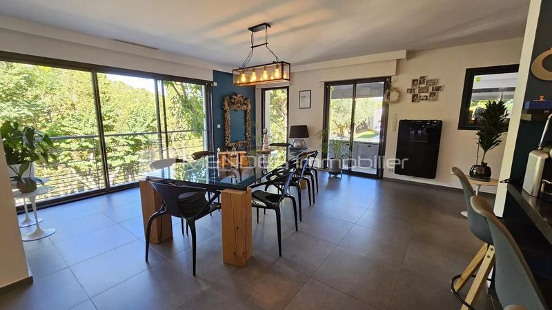 Villa - 353 m² - 6 pièces