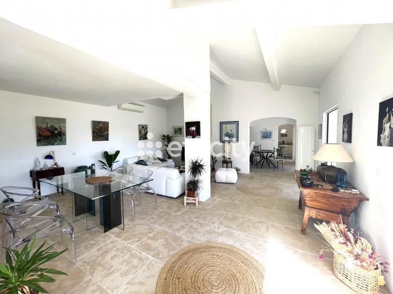 Maison - 170 m² - 5 pièces