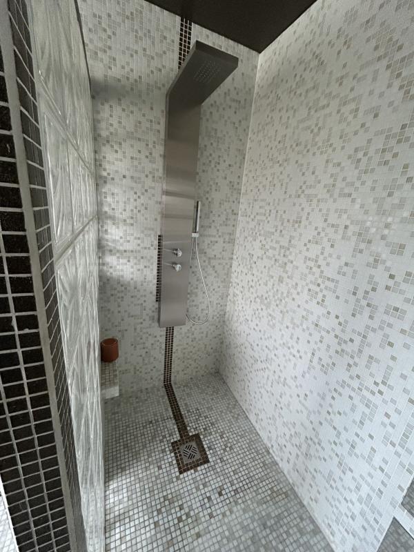 Maison - 212 m² - 7 pièces