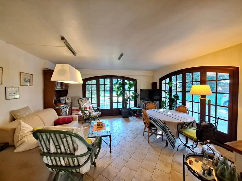 Maison - 224 m² - 9 pièces