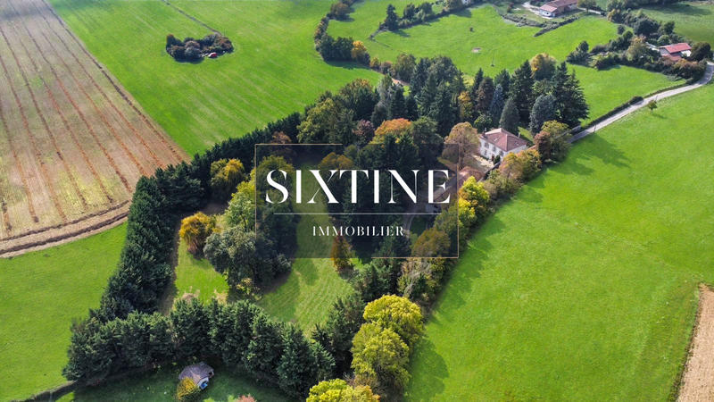 Maison - 312 m² - 9 pièces