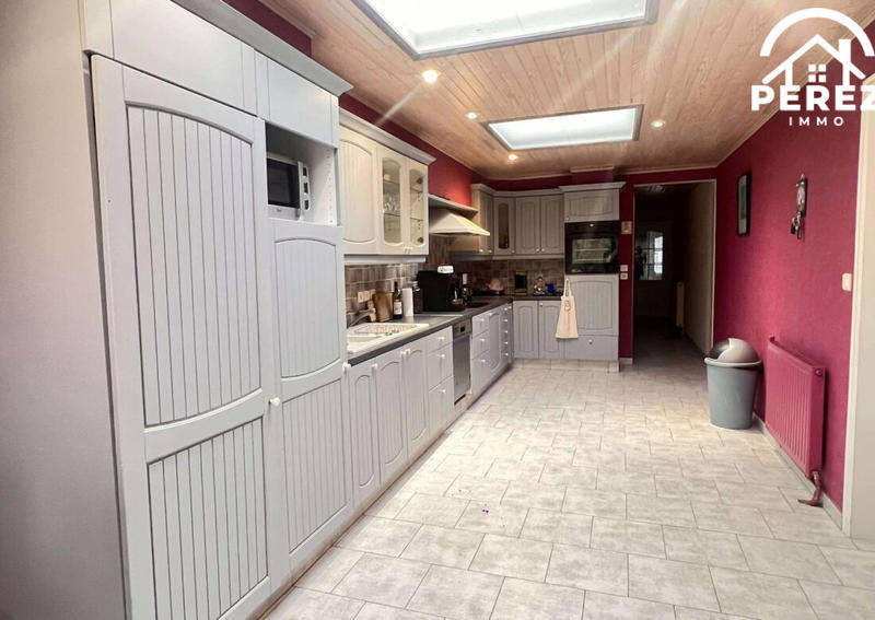 Maison - 202 m² - 8 pièces