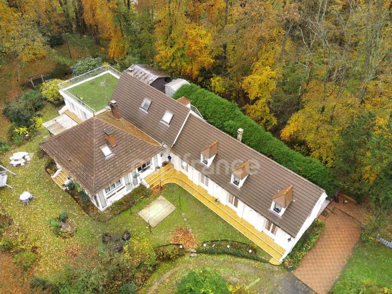 Maison - 305 m² - 9 pièces