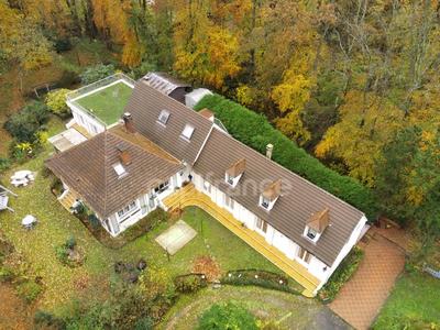 Maison - 305 m² - 9 pièces