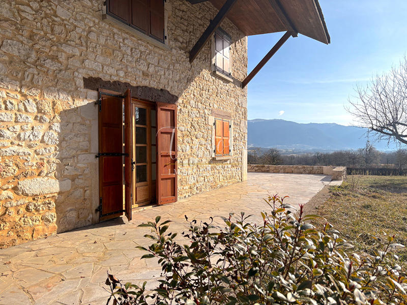 Maison - 203 m² - 8 pièces