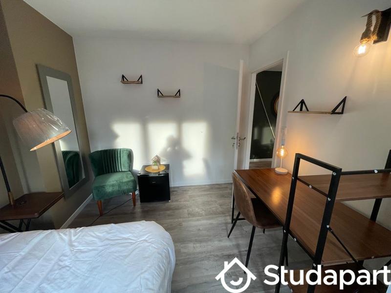 Chambre - 13 m² - 1 pièce