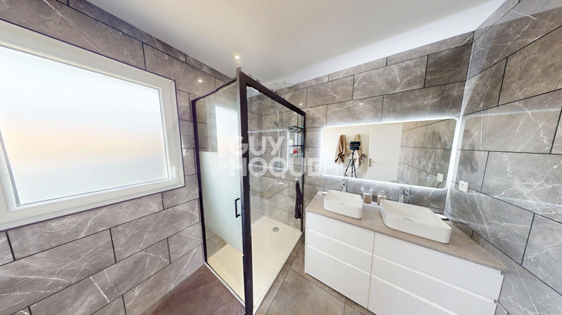 Maison - 92 m² - 5 pièces